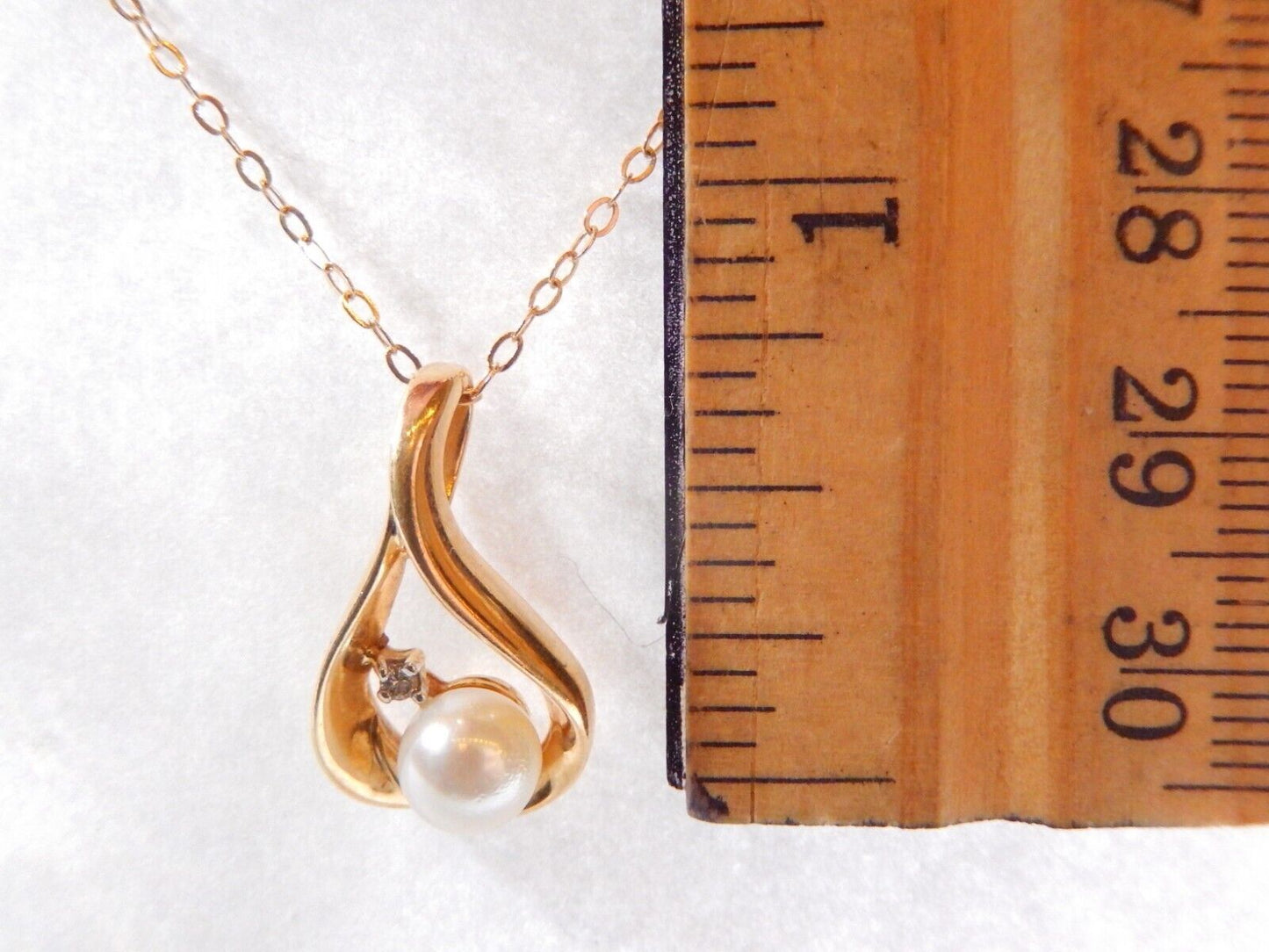 *VINTAGE* 10k Yellow Gold  Cultured Pearl And Diamond Pendant with 14K 16" Chain