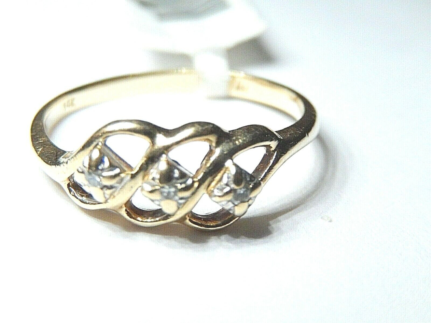 *VINTAGE* 14K Yellow Gold Natural Diamond Ladies Three Stone Ring Size 6.75