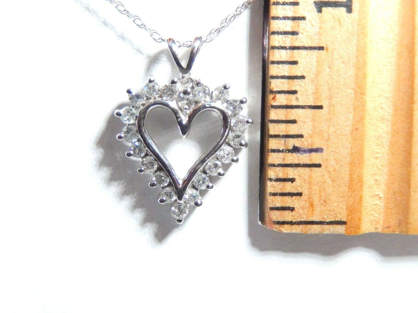 *NWT*  10k White Gold .50CT Natural Round Diamond  Heart Pendant w/18" 10K Chain