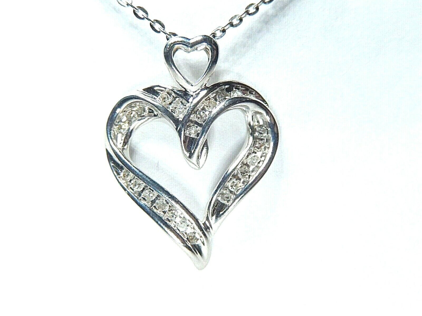 *NWT* 10K White Gold 1/4Ct Round White Real Diamond  Heart Pendant w/18" Chain