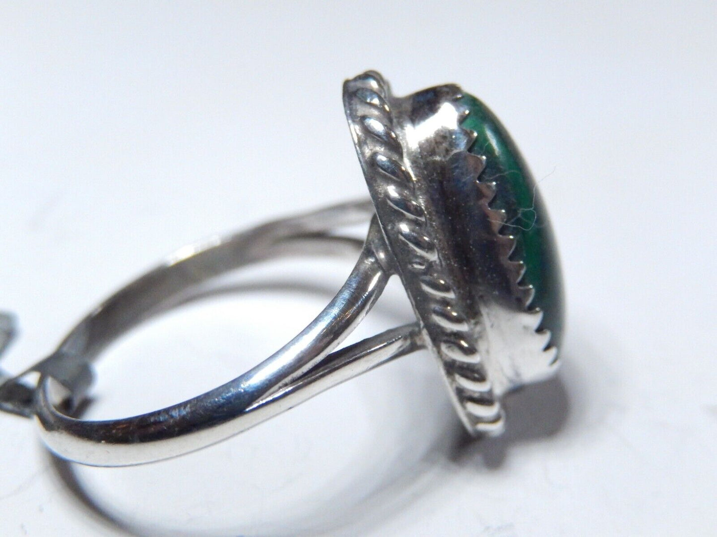 *VINTAGE*  Native American Sterling Silver Green Malachite Ring Signed SB sz 8