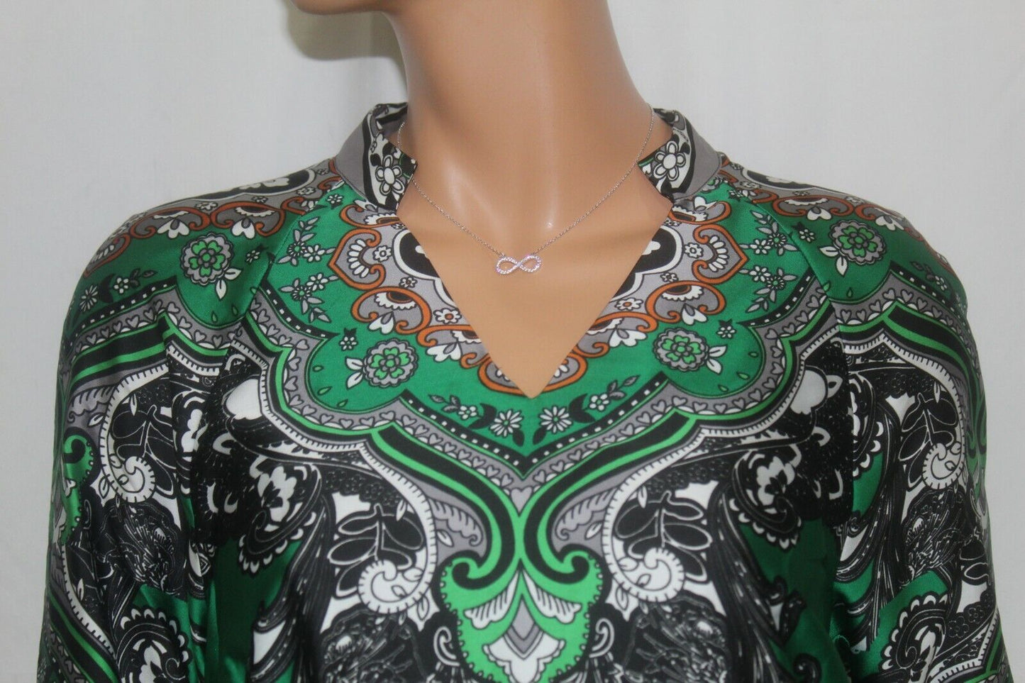 CHICO'S Size 0 Silky Polyester Long Sleeve V Neck Blouse - SUPER CUTE