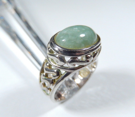 *VINTAGE*  Decorative Sterling Silver Green Jade  Ring Size 8