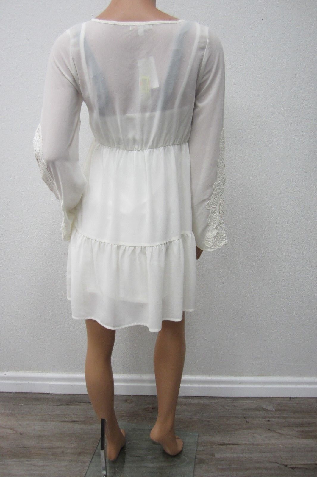 NWT GB GIANNI BINI Ivory With Lace Sleeves  Dress Fully Lined Size Small