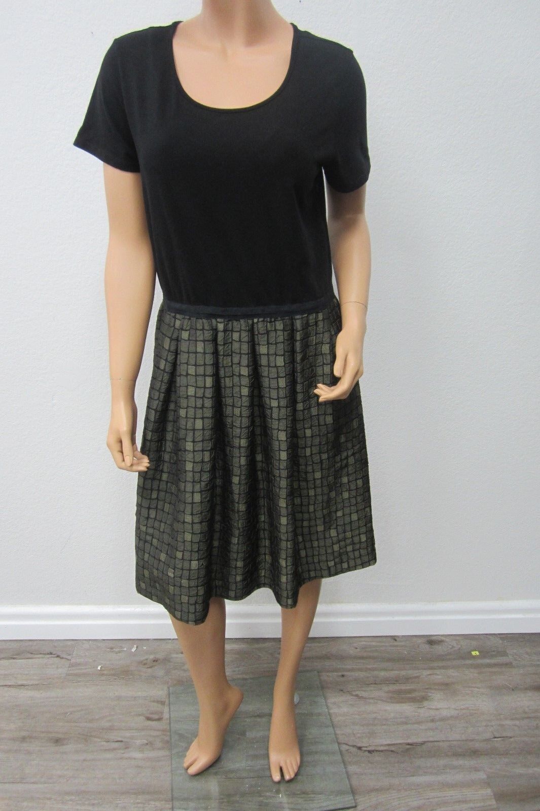 *VERY NICE* Isaac Mizrahi Live! Women’s Black Dress SUPER CUTE...Size Large
