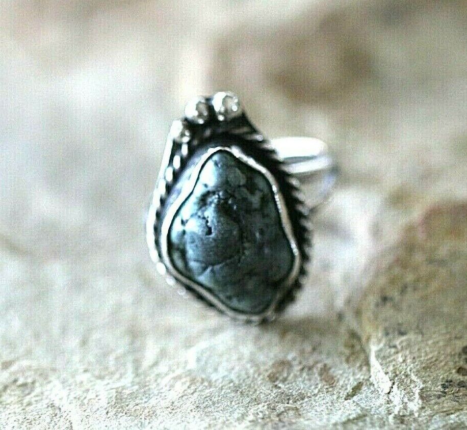 *VINTAGE*  Navajo Turquoise Sterling Silver Native American Ring Size 8.5