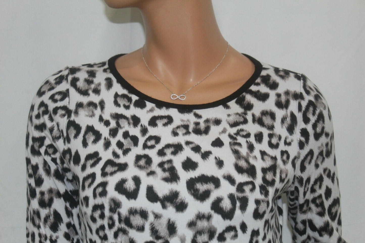 Chico’s  Animal Print  3/4 Sleeve Scoop Neck Stretch Top Size 0 - COMFORTABLE