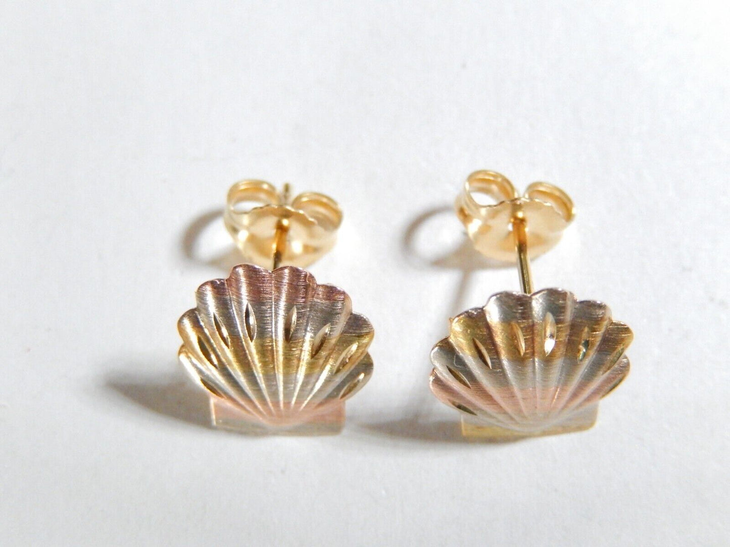 *NWT*  14K Tricolor Diamond-Cut Seashell Shell Earrings