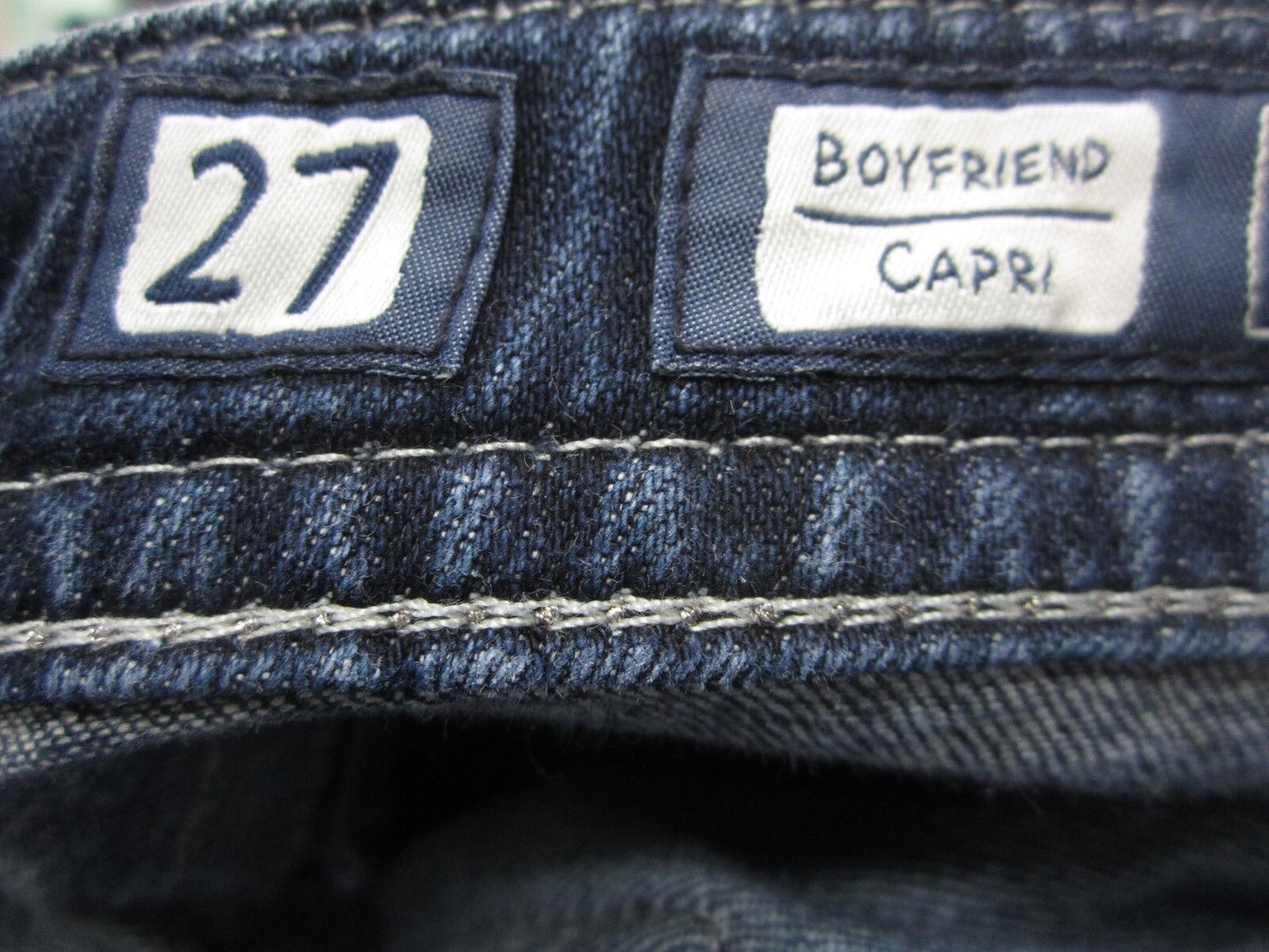 MINT MISS ME Medium Wash Boyfriend Capri Jeans Beautiful Design Pockets Sz 27x25