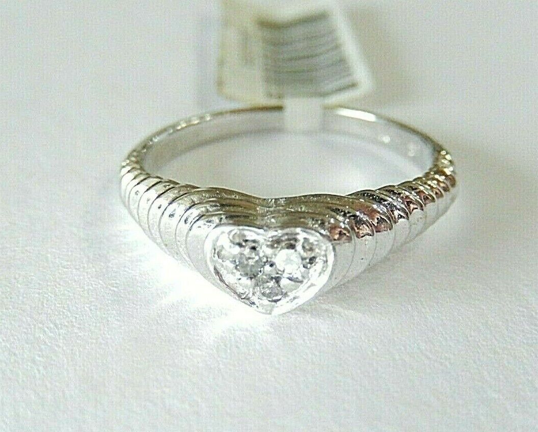 *NWT* 10K White Gold Three Diamond Heart Ring Size 6.25