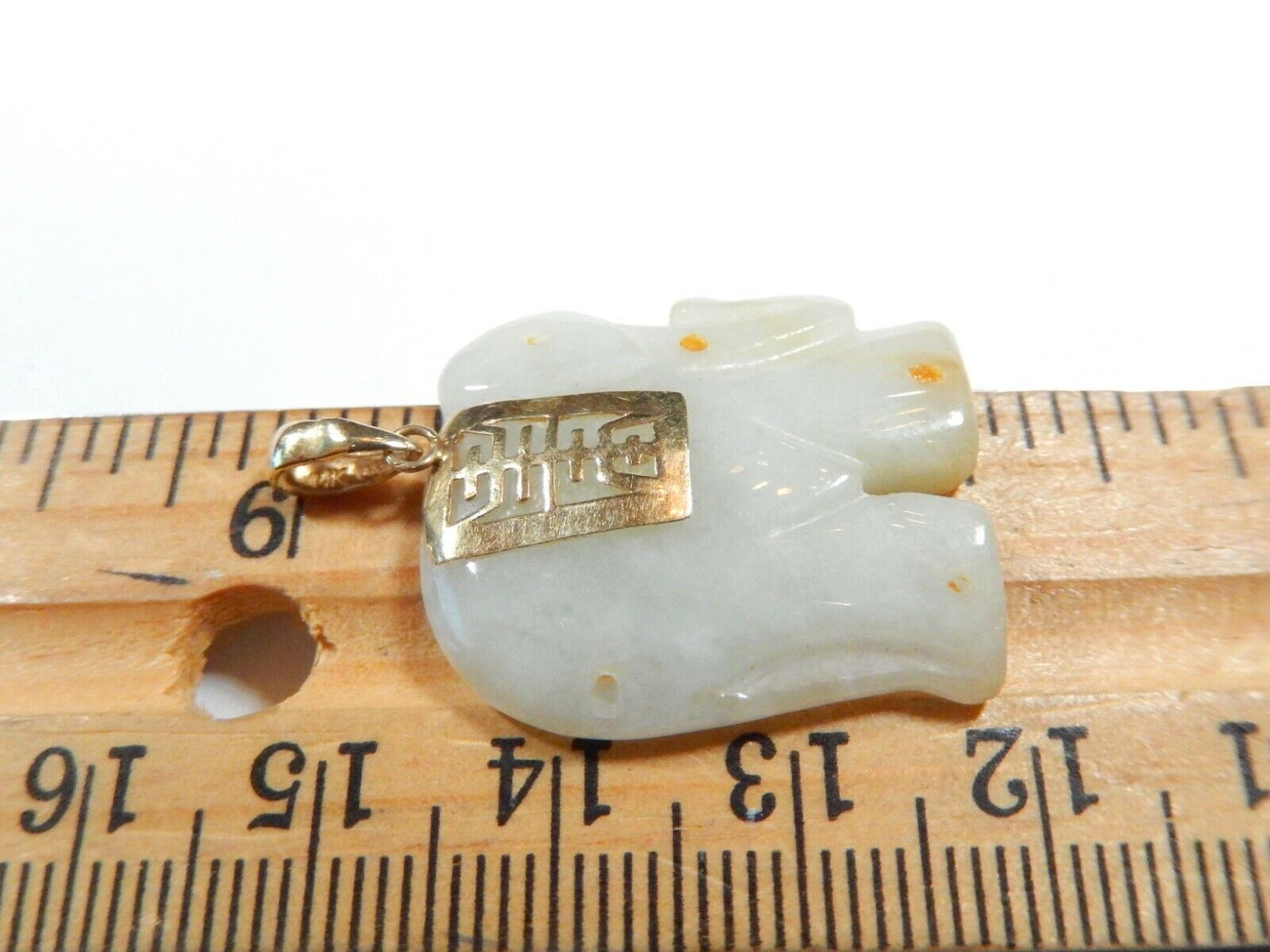 *VINTAGE*  14k Yellow Gold Carved Green Jade Chinese Character Elephant Pendant