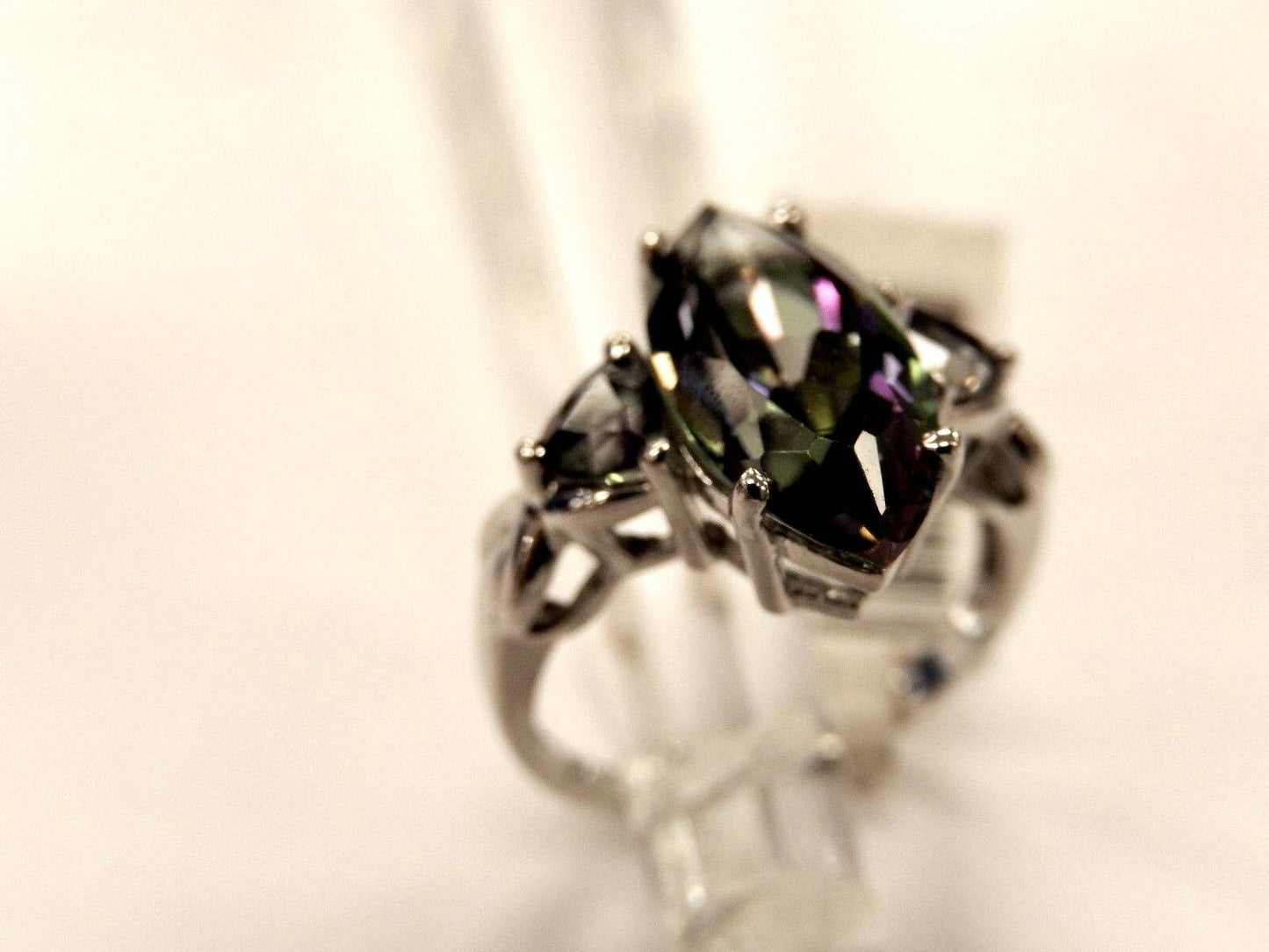 10K White Gold 3ct Three-Stone Color Changing Mystic Topaz Ring Size 7