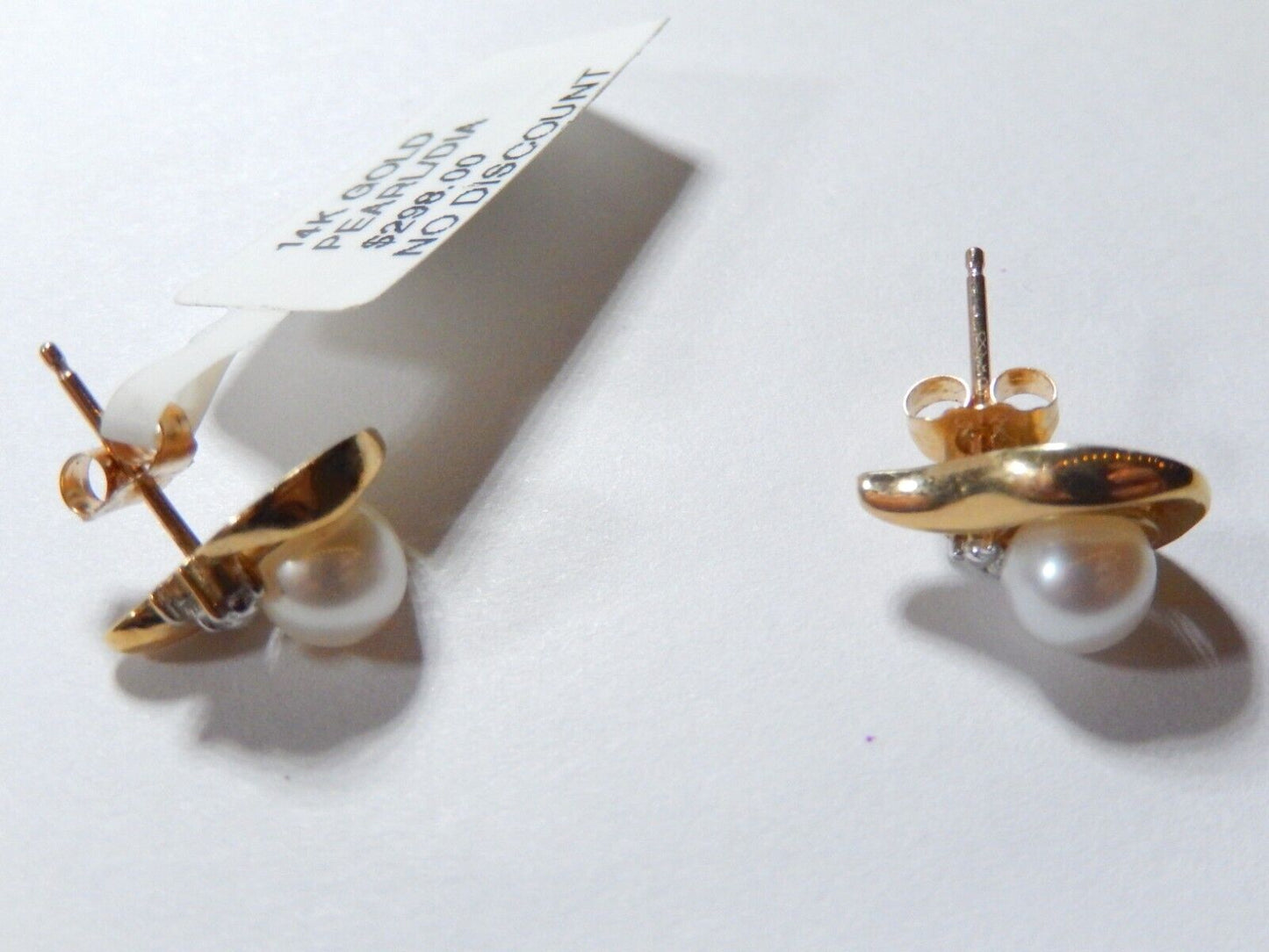 *VINTAGE*  10k Yellow Gold 5.5mm AAA Cultured Pearl and Diamond Stud Earrings