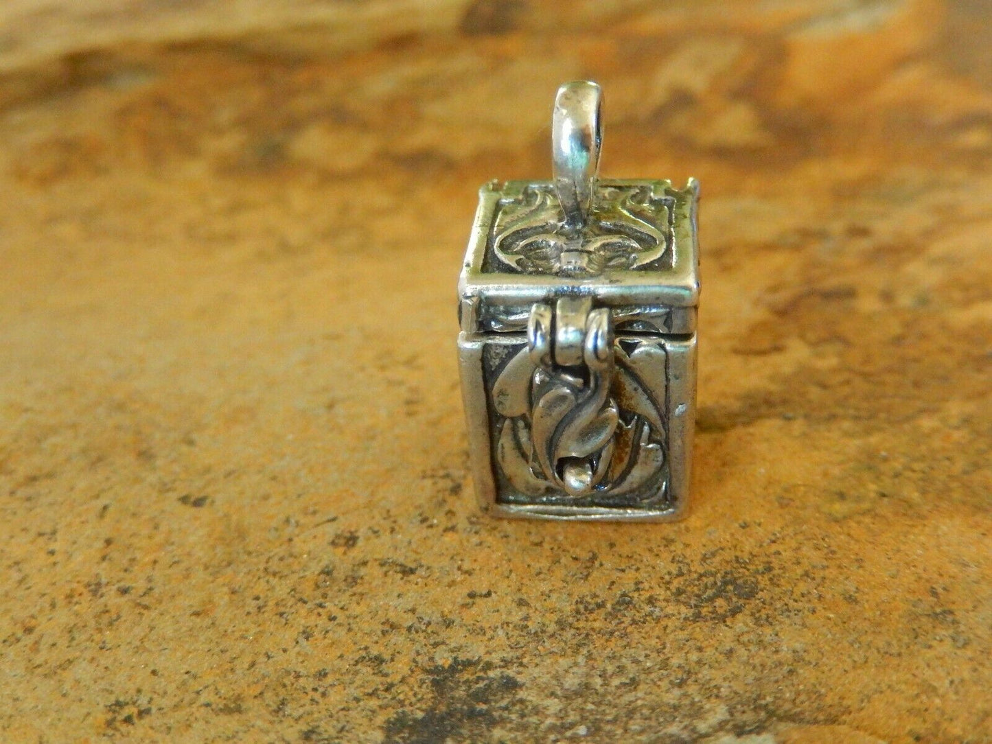 Vintage*Art Nouveau Sterling Silver Repoussé Prayer Box Locket Pendant 8.25 gm