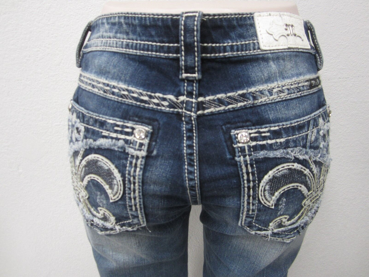 NWT Miss Me Jeans Code Shred Distressed Fluer De Lis Capris MP7810P Size 24 x 20