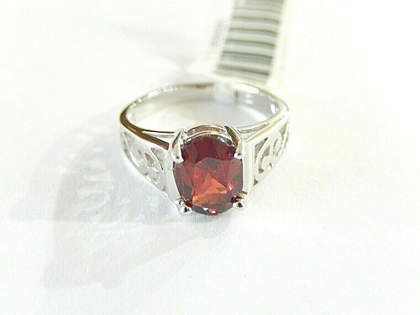 *NWT* 10K White Gold 1.25 Ct Oval Garnet Filigree Ring Size 4.5