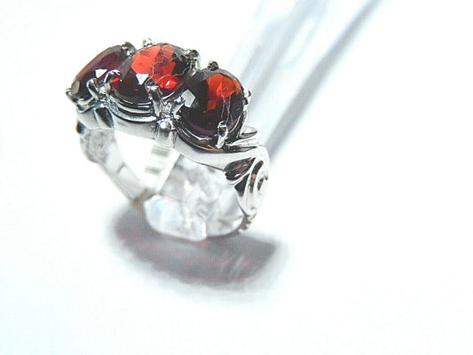 *NWT* 10k White Gold 2.75CT Oval Garnet Three Stone Ring Size 7