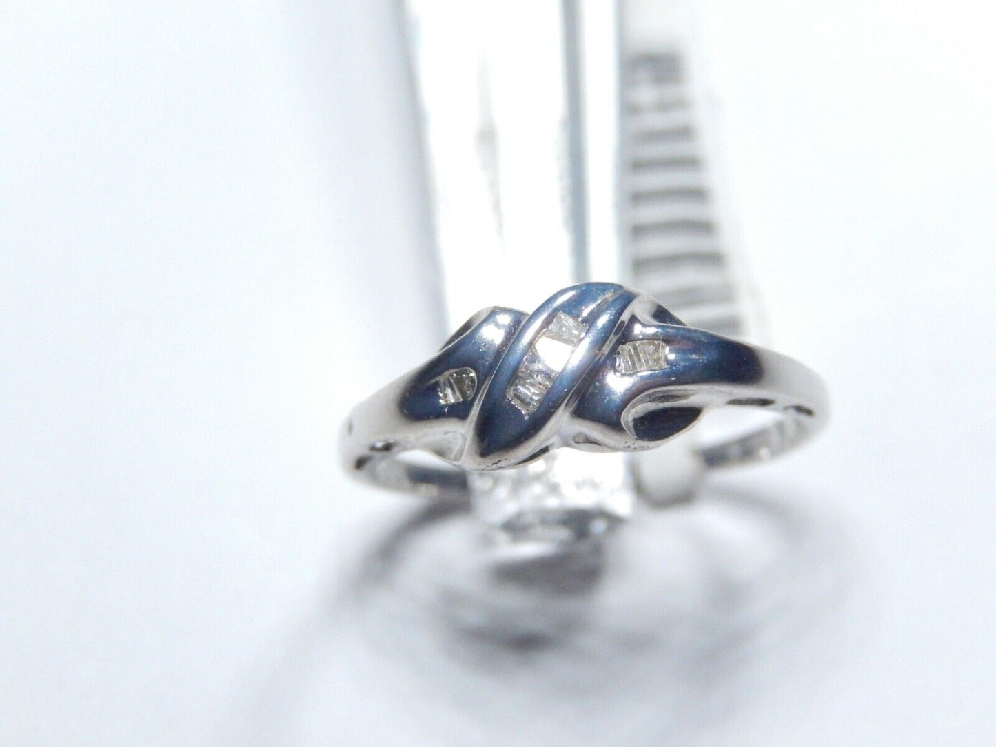 *VINTAGE* 10K White Gold Diamond Criss Cross X Wedding Band Ring Size 7