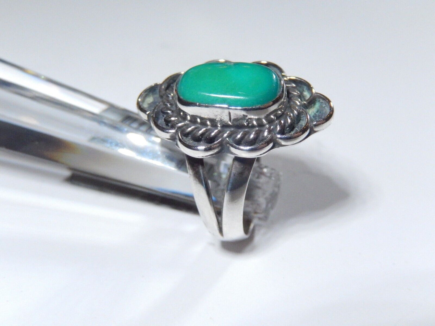 *VINTAGE* Native American Sterling Silver Oval Shape Green Turquoise Ring Size 7