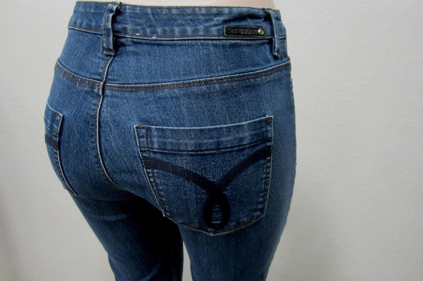 *VERY NICE*  Calvin Klein Med Dark Wash Denim Boot Cut Jeans Sz 10/30  x  30.5"L