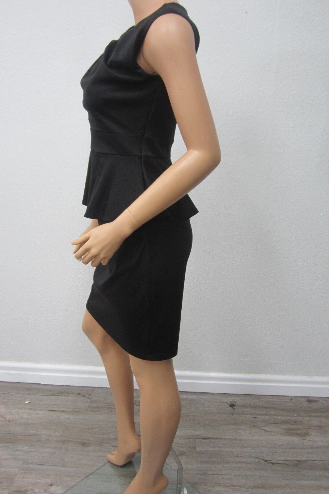 VERY NICE Ladies Valerie Bertinelli Beautiful Black Designer Dress Size 6