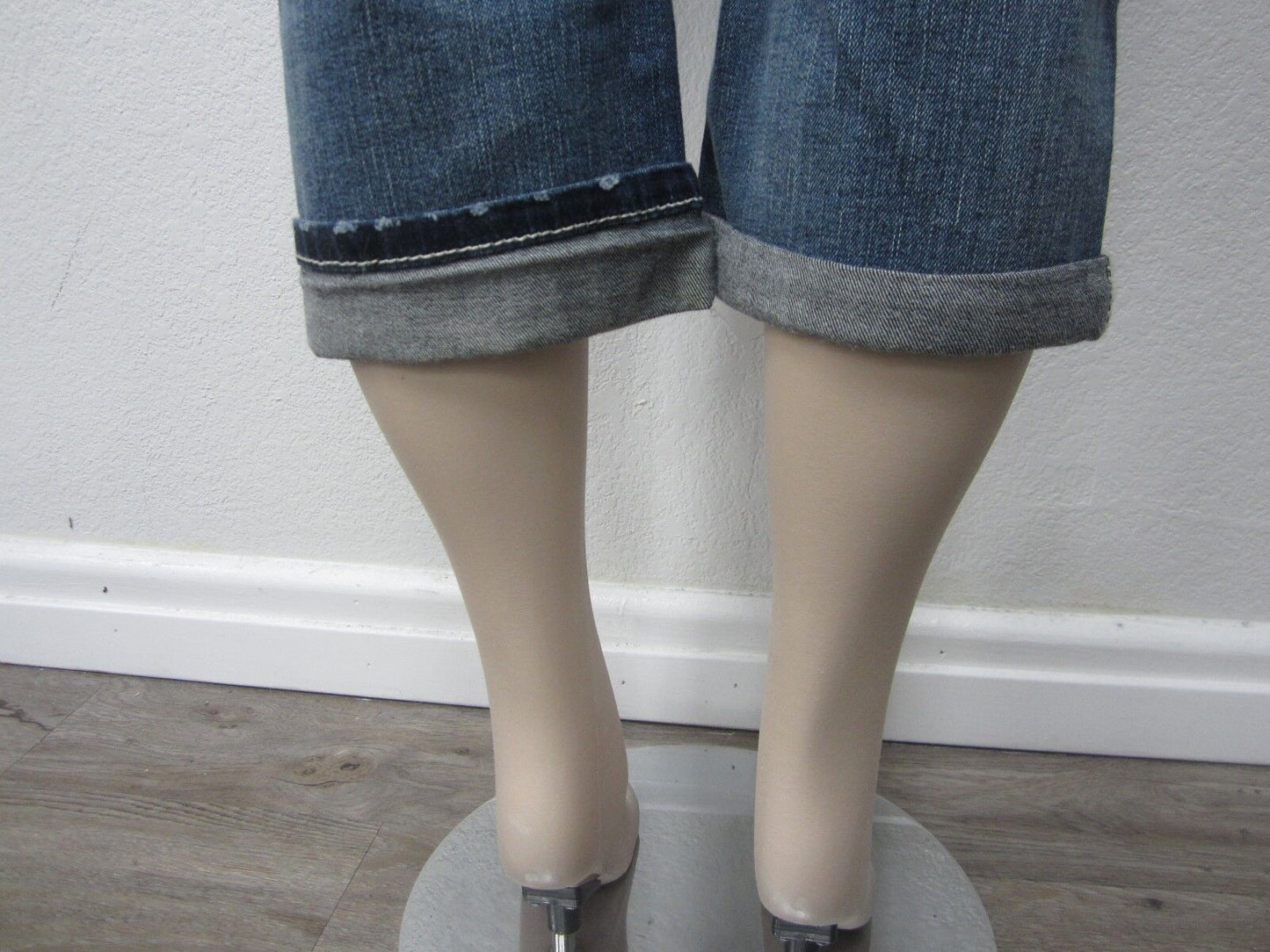 NWT Miss Me Jeans Code Shred Distressed Fluer De Lis Capris MP7810P Size 24 x 20