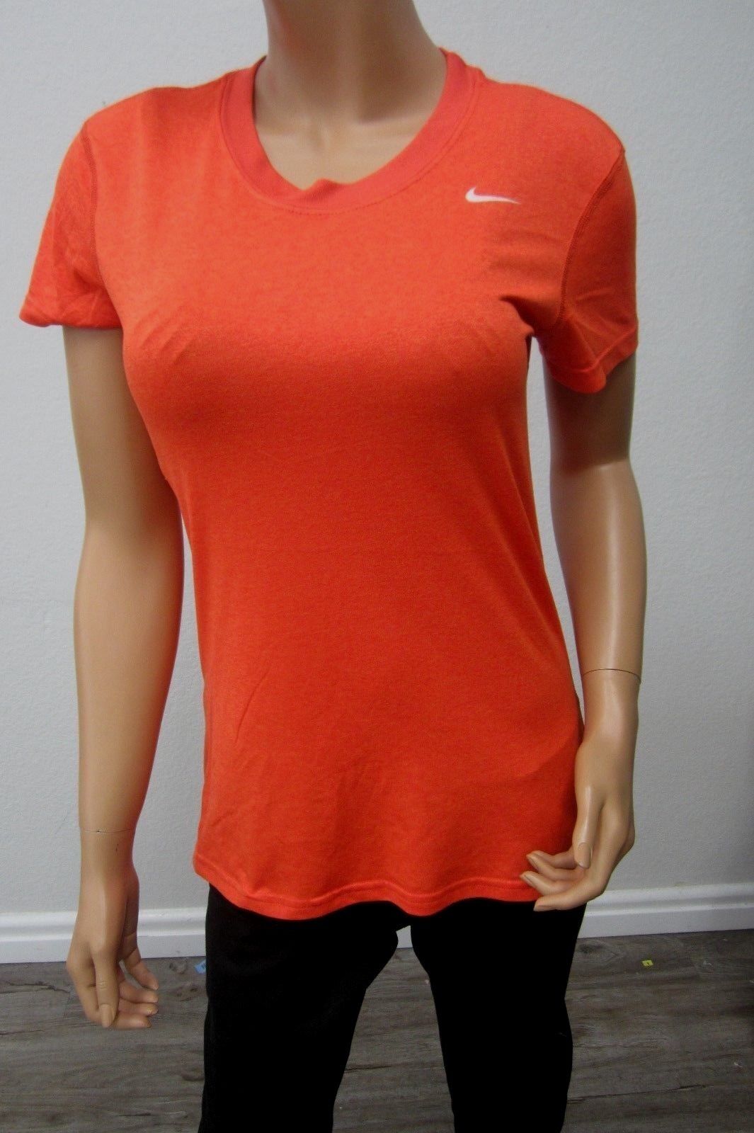 *VERY NICE*  Nike Women's Dri-Fit Short Sleeve T-Shirt  Size S