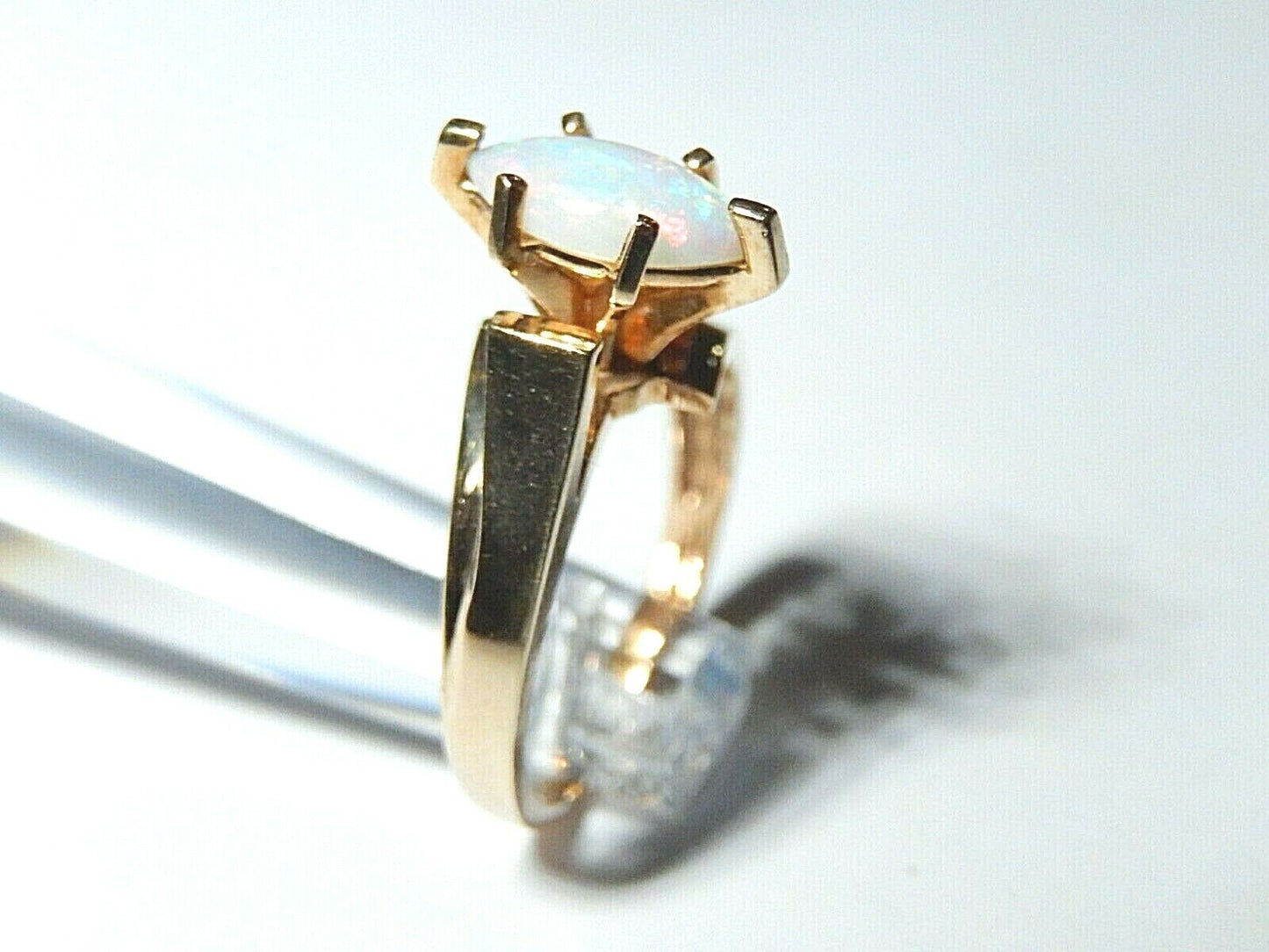*VINTAGE*  10K Yellow Gold Navette 10mm x 5mm Opal Solitaire Ring Size 6.75