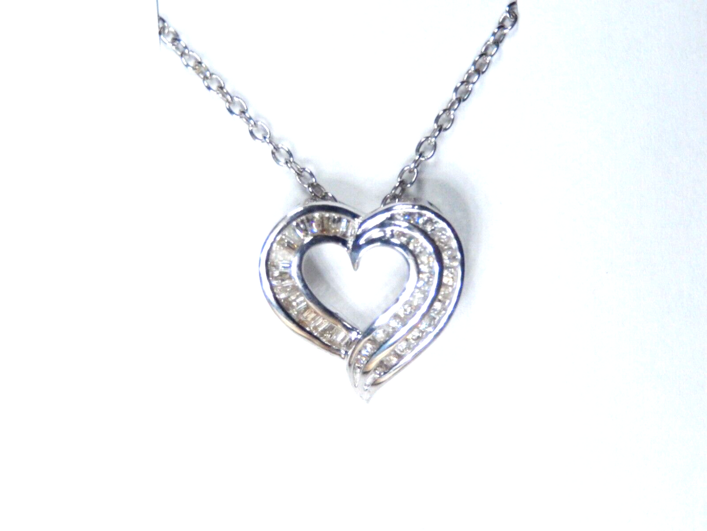 *NEW*  14k White Gold .33ct VS Diamond  Heart Pendant w/18" Chain