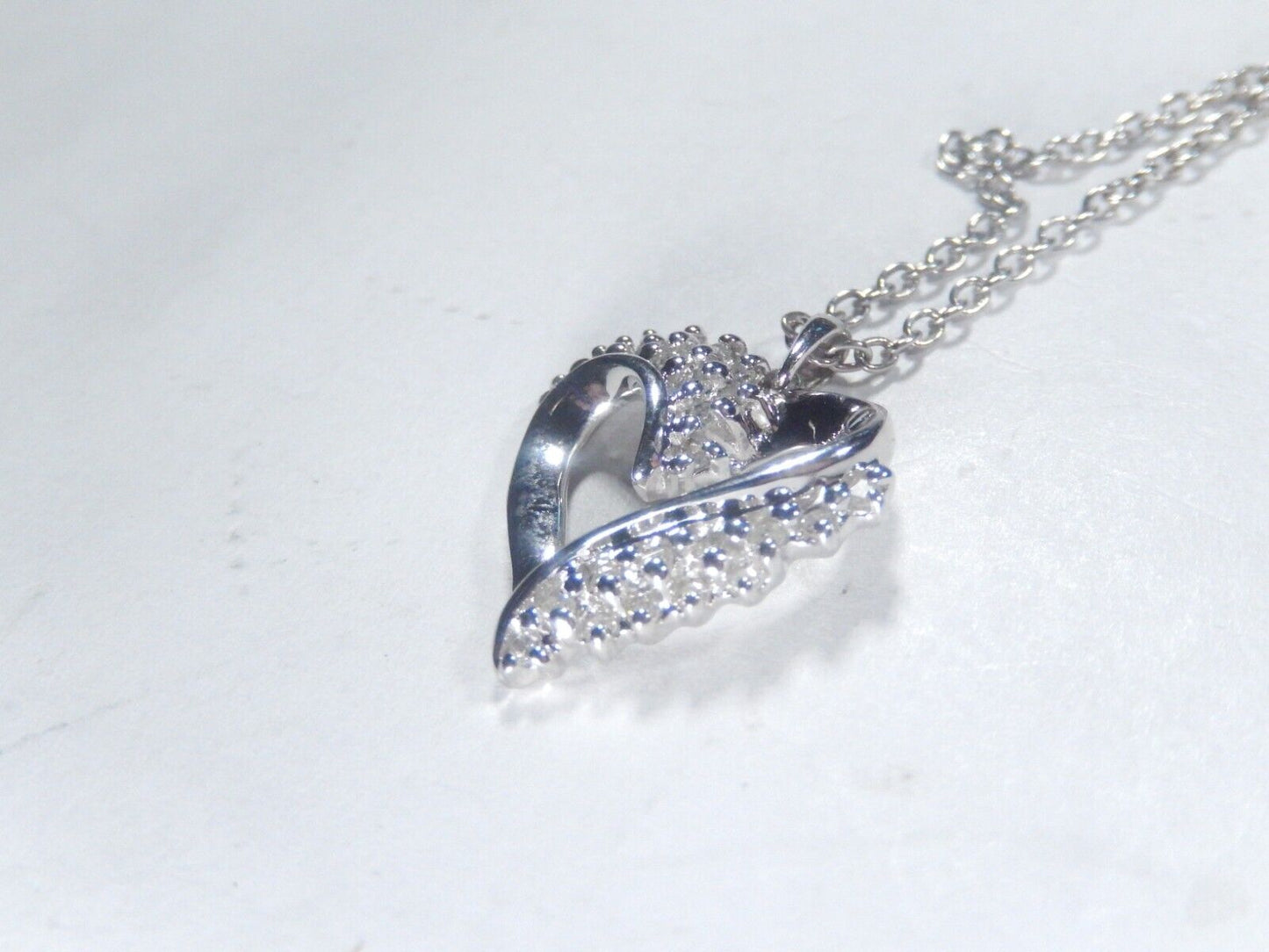 10k White Gold & 1/4CT Natural Diamond Heart Pendant with 18" chain