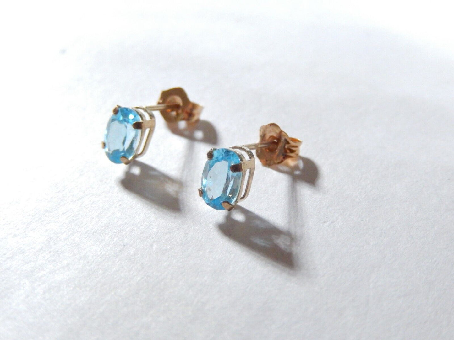 *VINTAGE*  10k Yellow Gold 1.00 CT Blue Topaz Stud Earrings