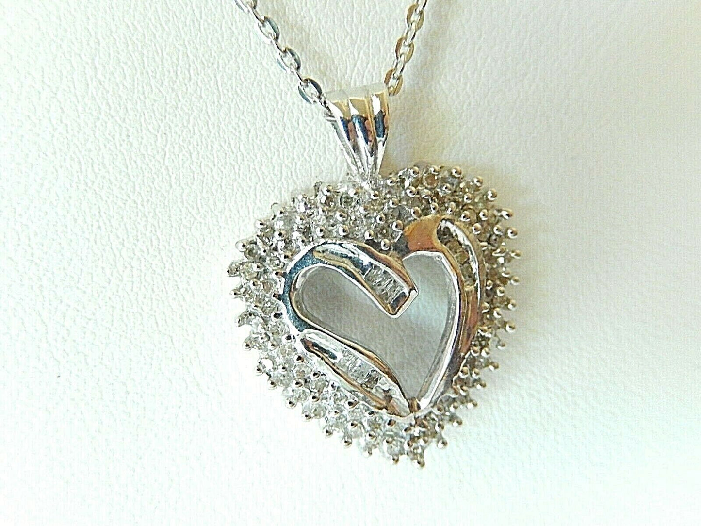 *VINTAGE* 14Kt White Gold 1.00 CT Natural Diamond Heart Pendant with 18" Chain