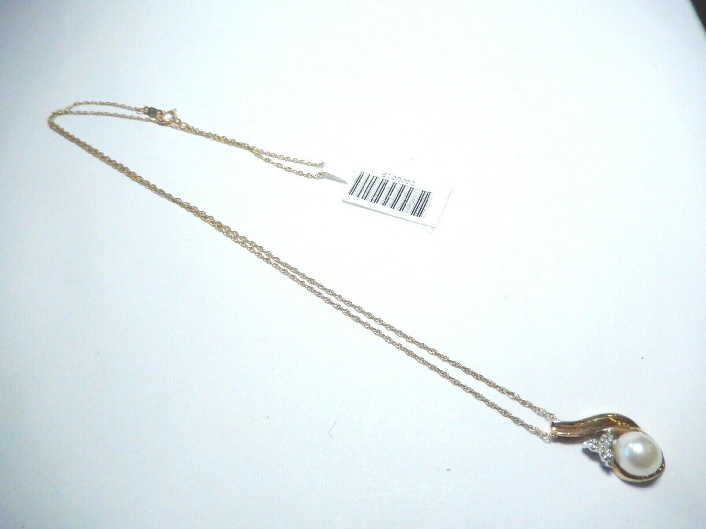 *VINTAGE*  10K  Yellow Gold 6.5mm Round White Pearl & Diamond Pendant w/18"Chain
