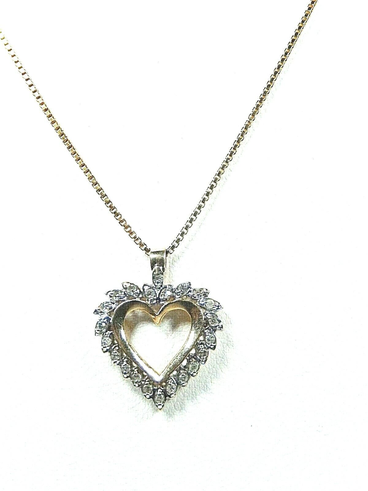 *VINTAGE* 10K Yellow Gold 1/4Ct Natural Diamond Shadow Heart Pendant  18" Chain