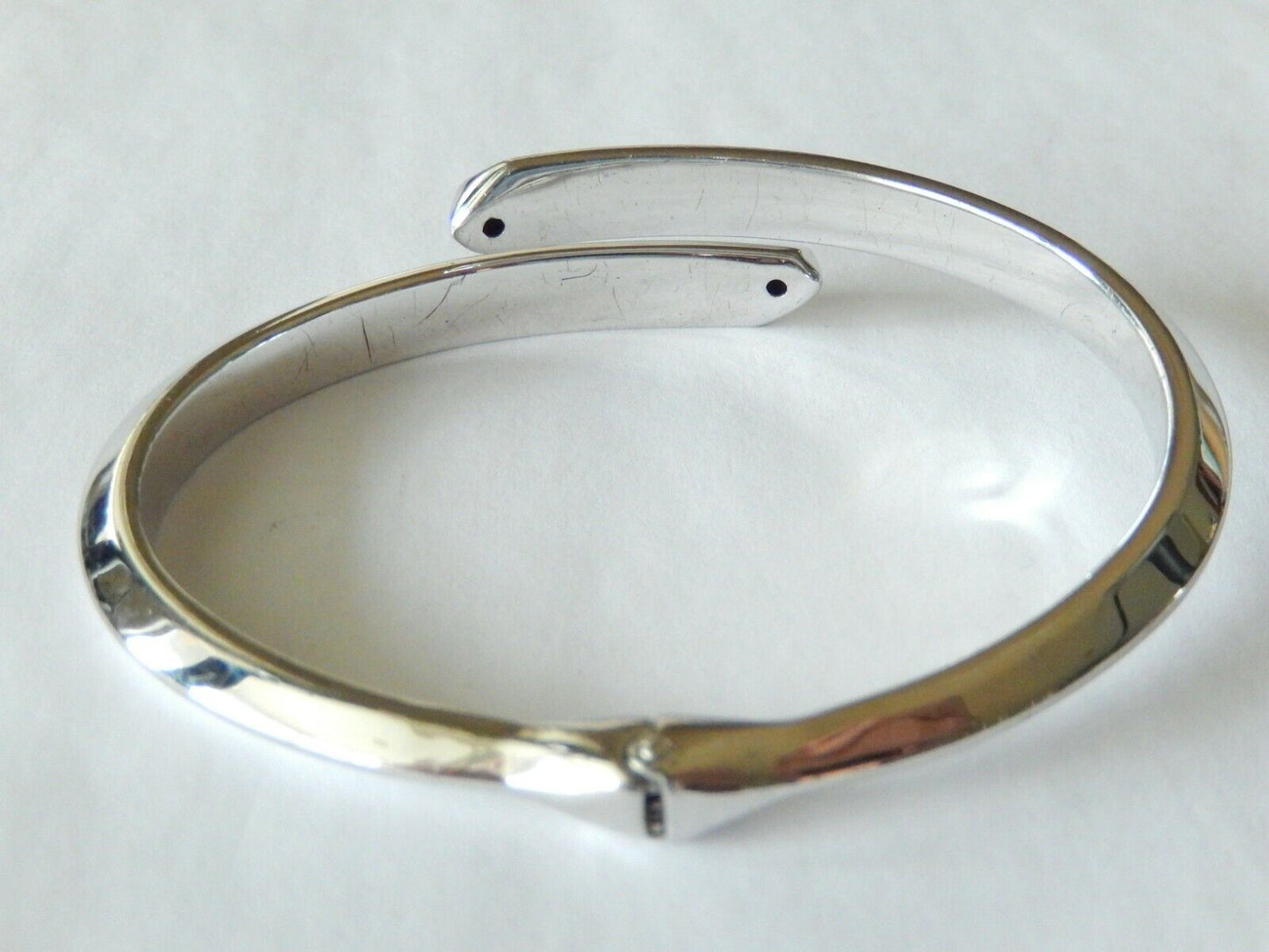 *VINTAGE* Sterling Silver High End Unique Polished Hinged Bangle Bracelet