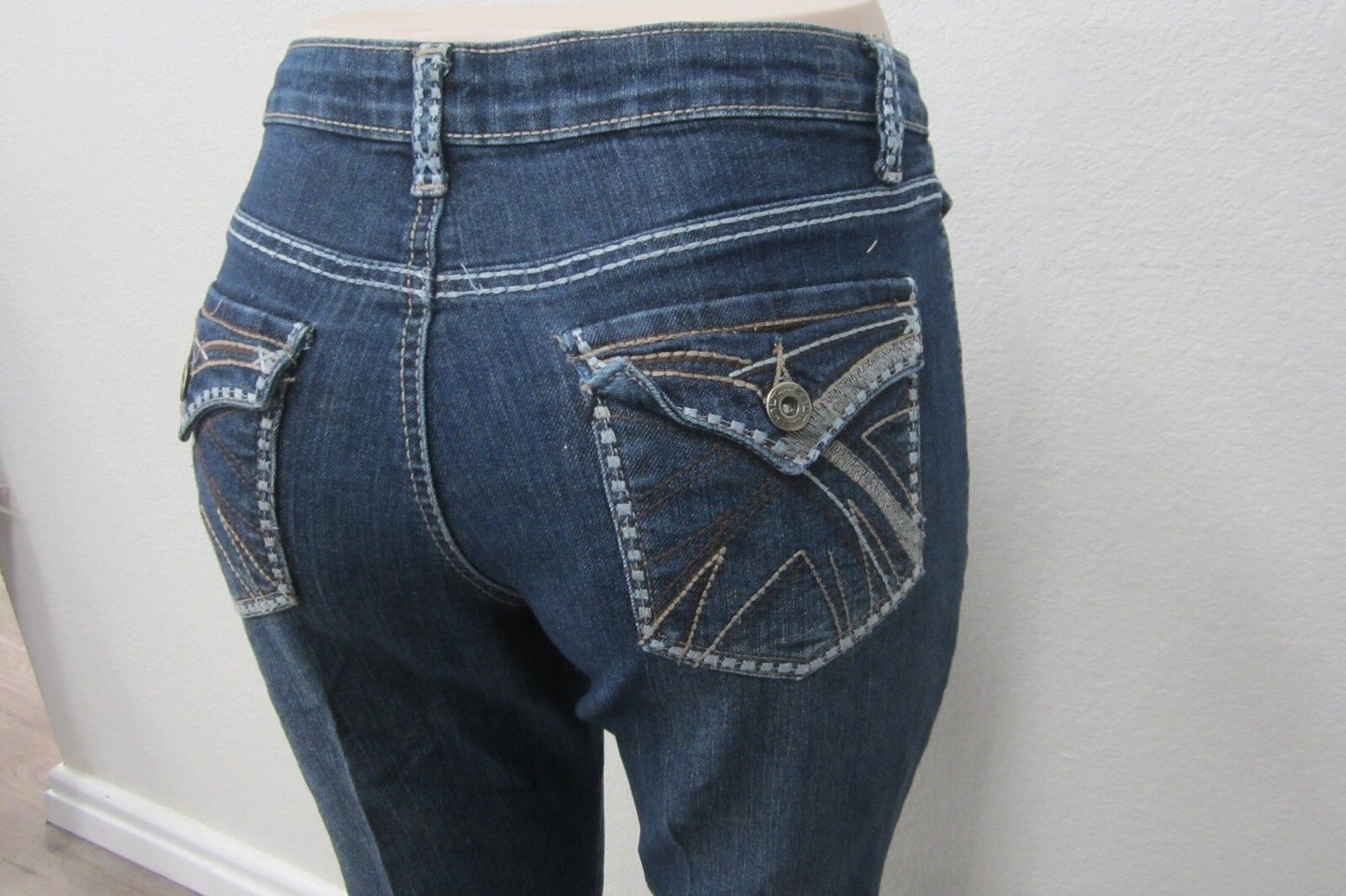 *MINT*  Salt Works Women's  New York City Med Rise Bootcut Jeans Sz 8 x L32