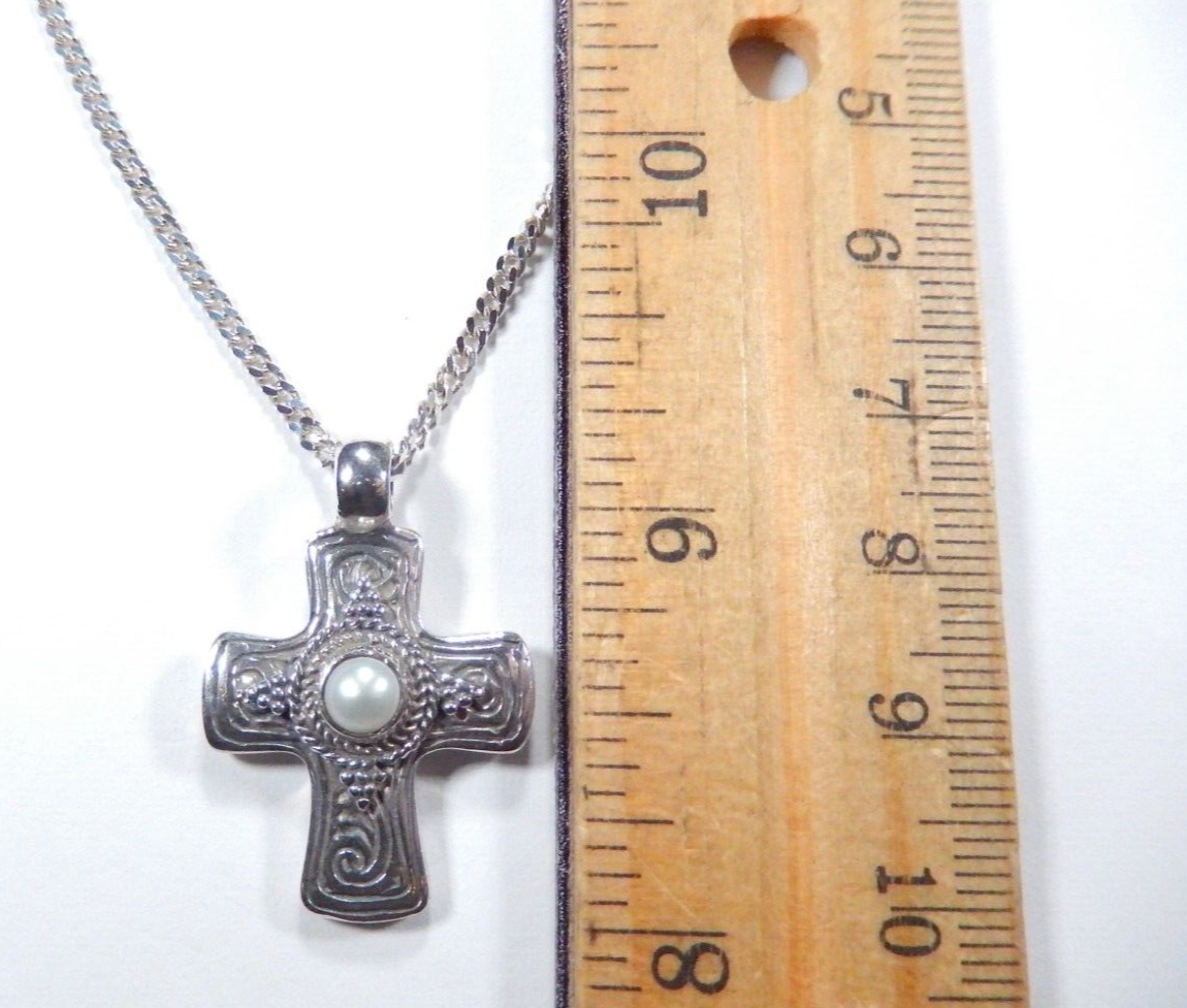 *VINTAGE* SAVATI GREECE STERLING SILVER ENGRAVED CROSS W/ PEARL STONE w/18"CHAIN