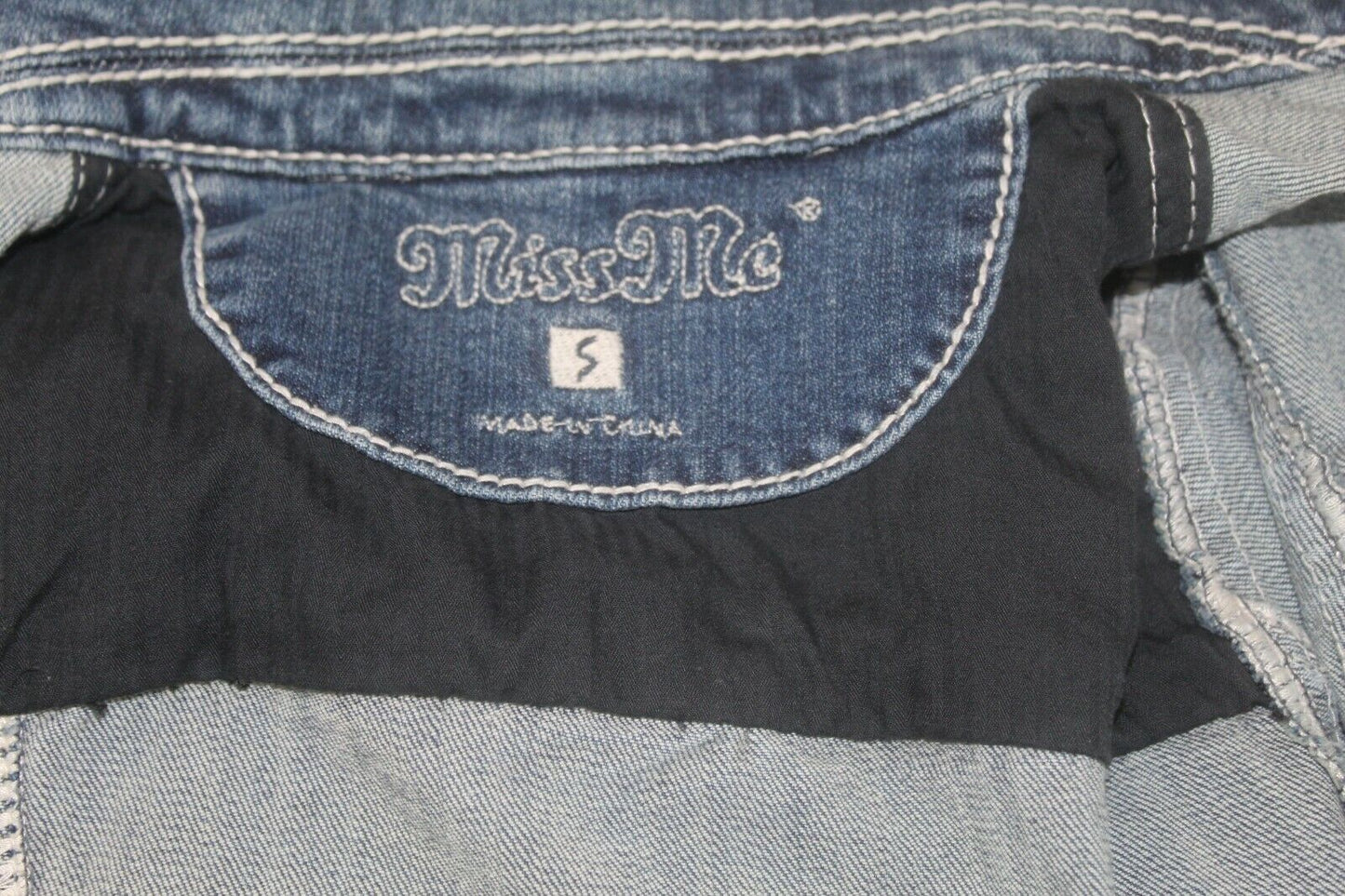 *NWT* Miss Me  JJ5788A Denim Jacket Rhinestone & Silver Stud Design Size Small