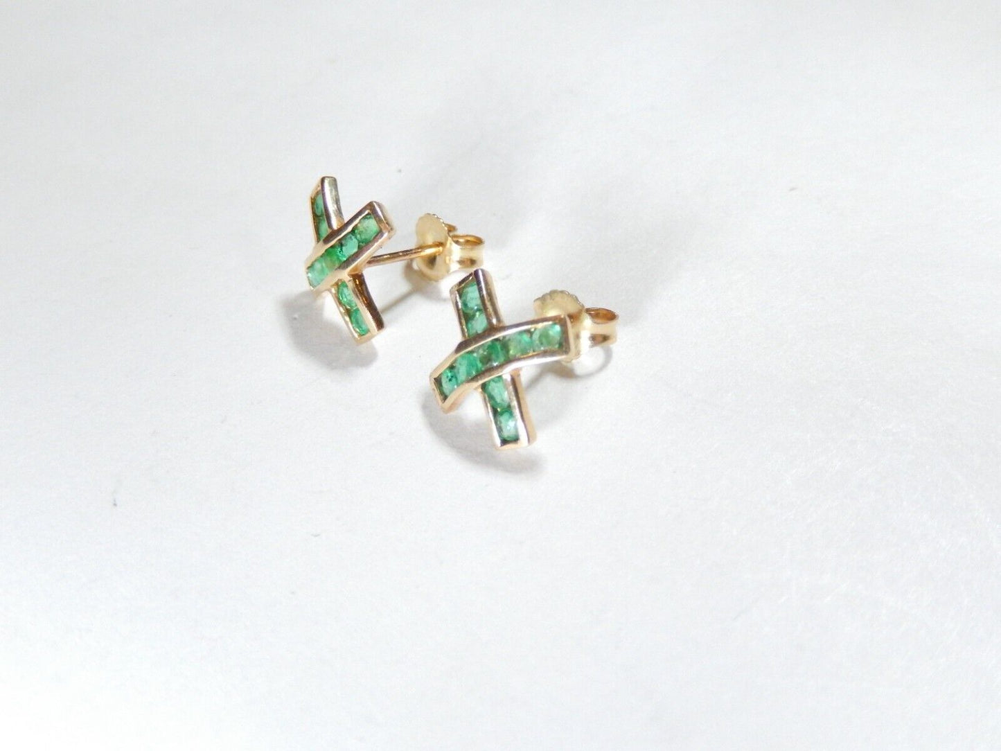 10K Yellow Gold Natural Bright Green Emerald Earrings Criss Cross "X" Shape