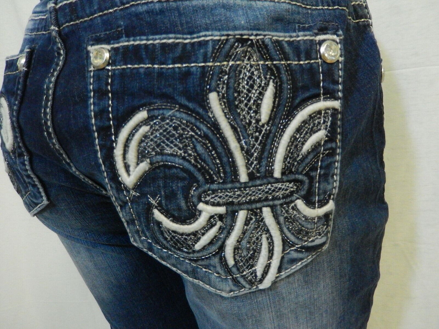 NWT MISS ME  Fleur de lis Style #B3110EBS  Mid Rise Easy Boot  Jeans W27 x L29