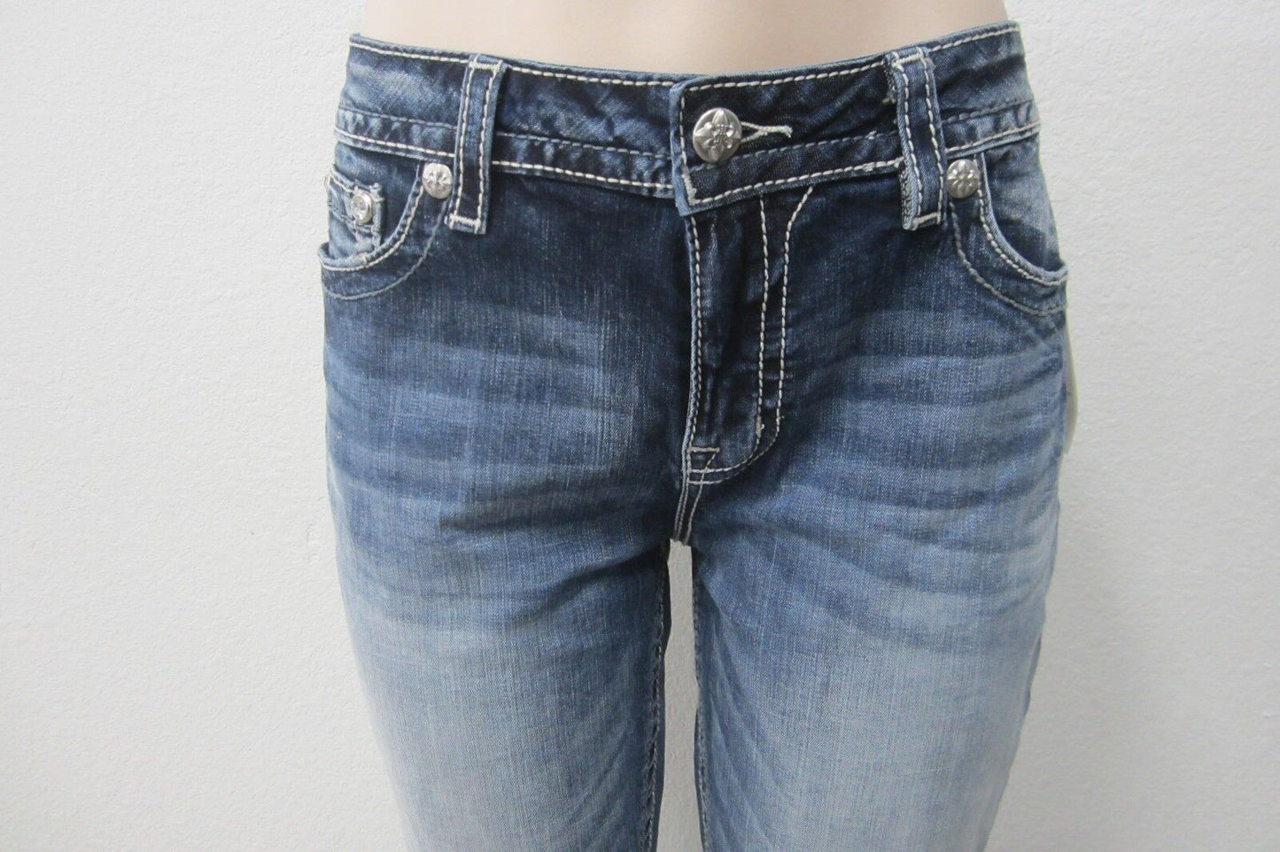 NWT Miss Me Women's Wing Pocket Boot Cut Jeans Style M3147BV Med Blu Sz 27 x 32
