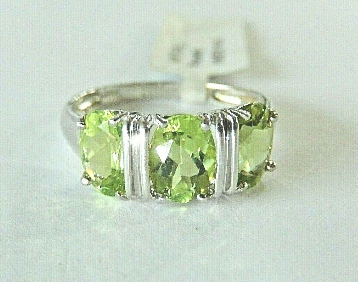 *NWT* 14K White Gold 2.25 Carat Oval Natural Peridot Three Stone Ring Sz 5.5