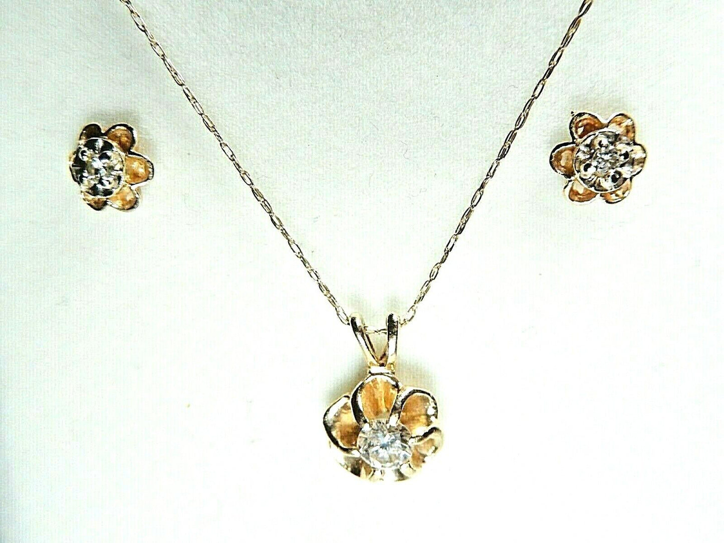 *VINTAGE*  14K Yellow Gold Matching Diamond Stud Earrings & Diamond Pendant 22"