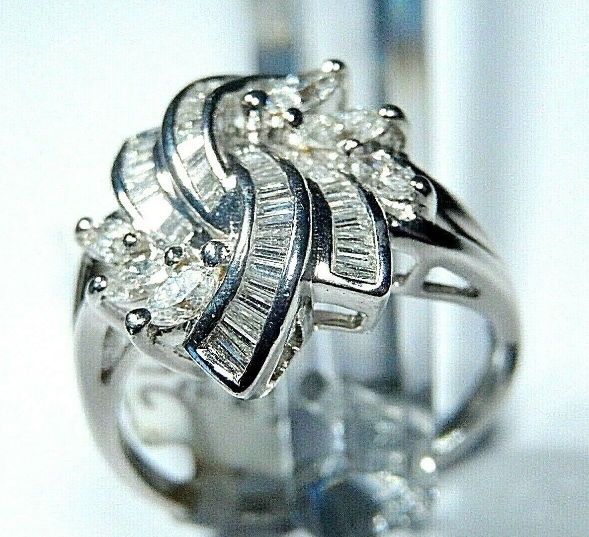 *VINTAGE* 14K WHITE GOLD  3/4 CT TW NATURAL VS  DIAMOND RING  SIZE 8.5