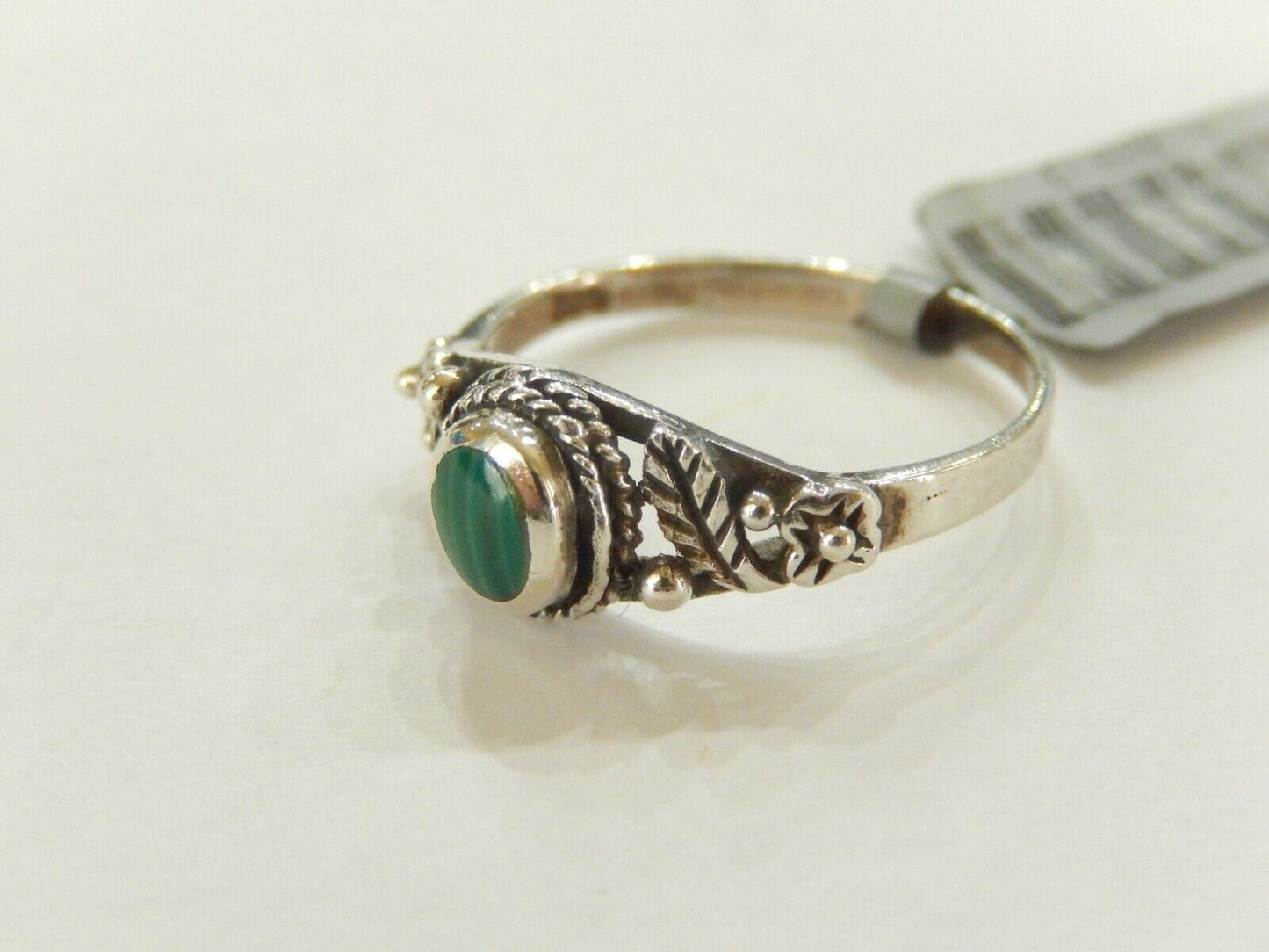*VINTAGE*  Sterling Silver  Oval Green Malachite Ring Size 6.5