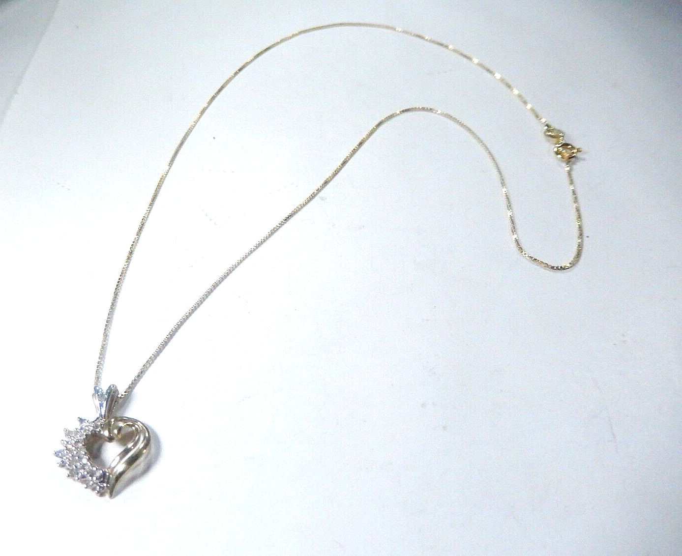 *VINTAGE*  10K Yellow Gold 17 Diamond 1/5CT  Heart Pendant w/18"chain