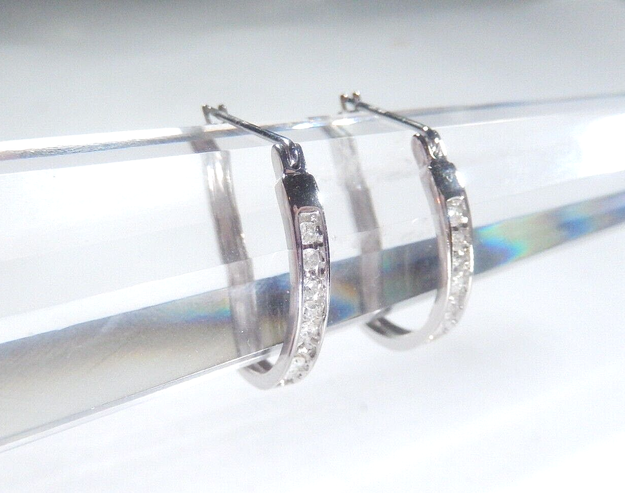 *VINTAGE*  10K White Gold 1/5cttw Natural Diamond 21mm Hoop Earrings