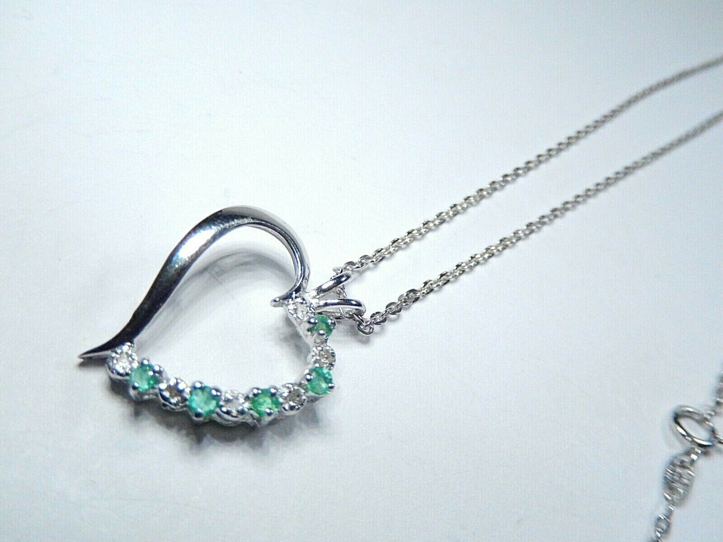 *NWT*  10k White Gold Natural Emerald And Diamond Heart Pendant with 18" Chain