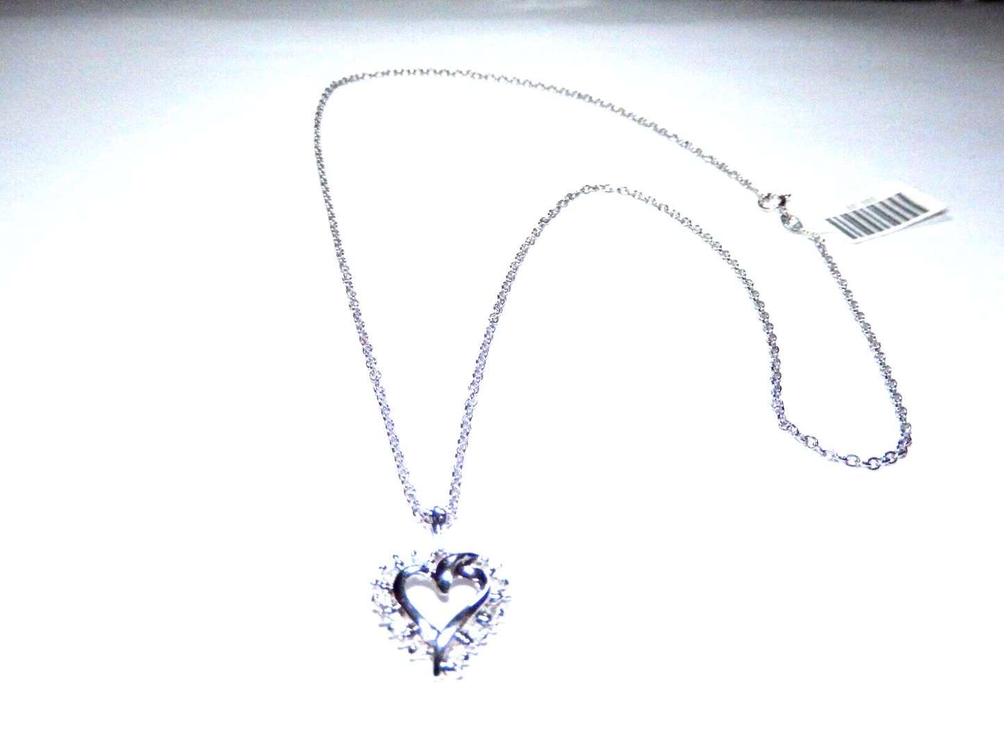 *NWT* - 10K White Gold 1/10Ct Round White  Diamond  Heart Pendant w/ 18" Chain