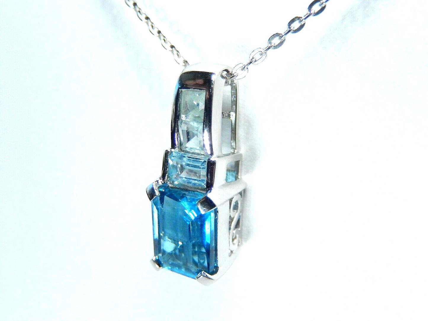 10k White Gold 2.50CT London & .50CT Swiss Blue TOPAZ Pendant w/ 18" Chain